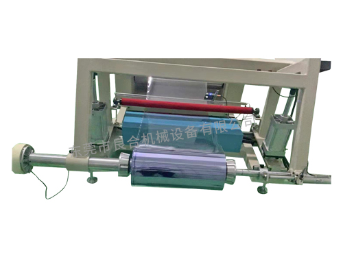 烫平开料机可能是指一种用于服装、纺织等行业，进行布料烫平与开料的机器。